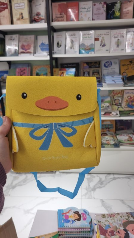 حقيبة كتف قماشية بداخلها بطاقات تفاعلية